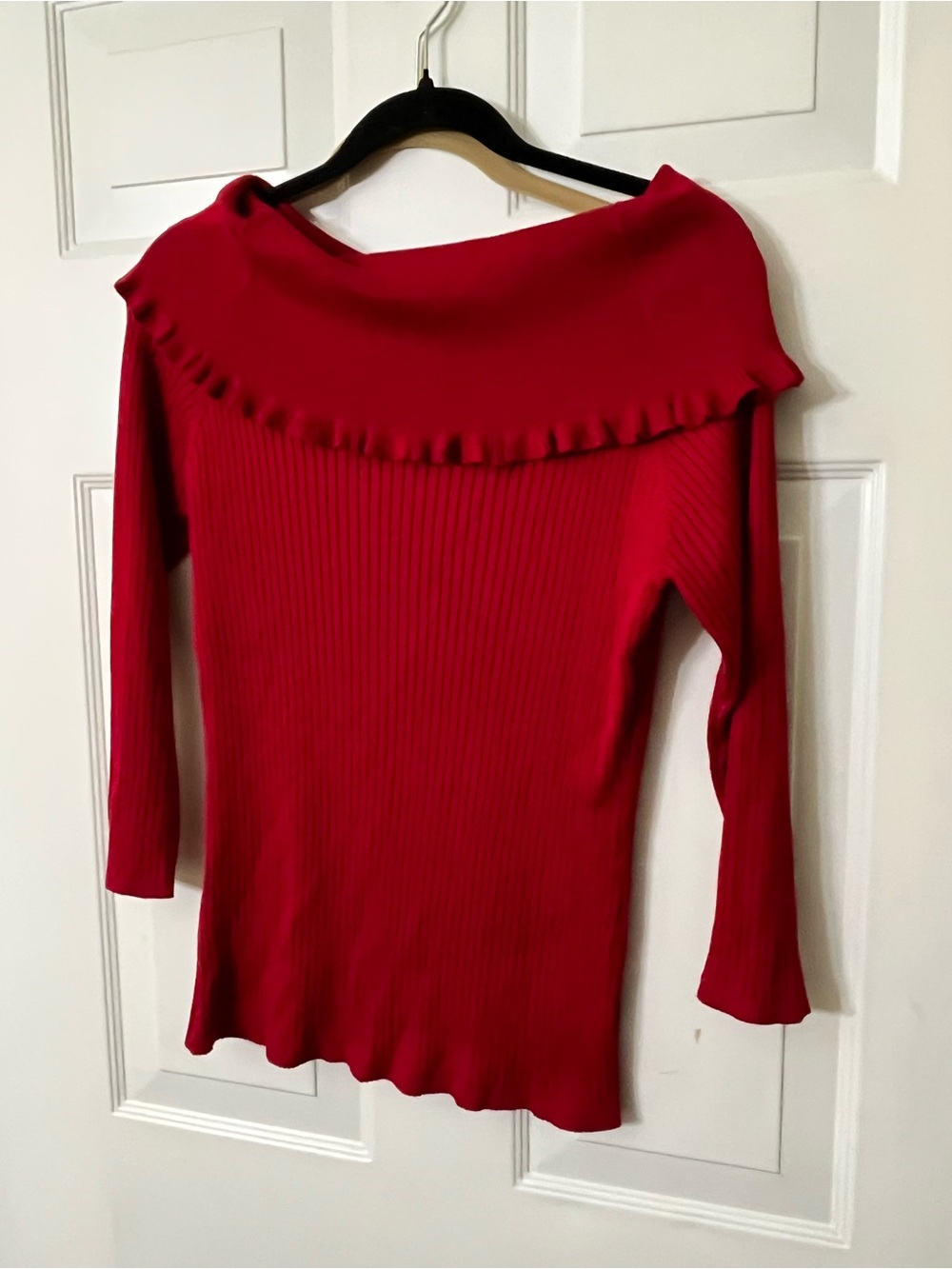 Red  Ribbed Women's Sweater - Picture 3 of 5
